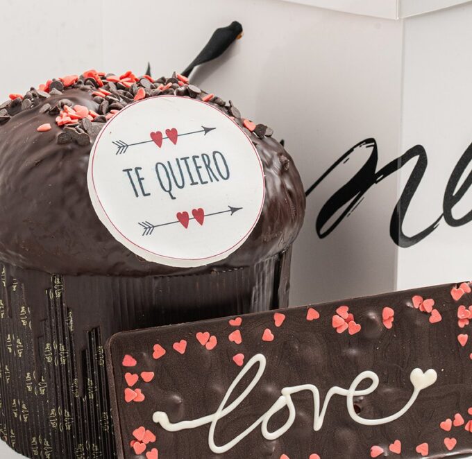 Panettone Love con caja y tableta de chocolate - Imagen 4